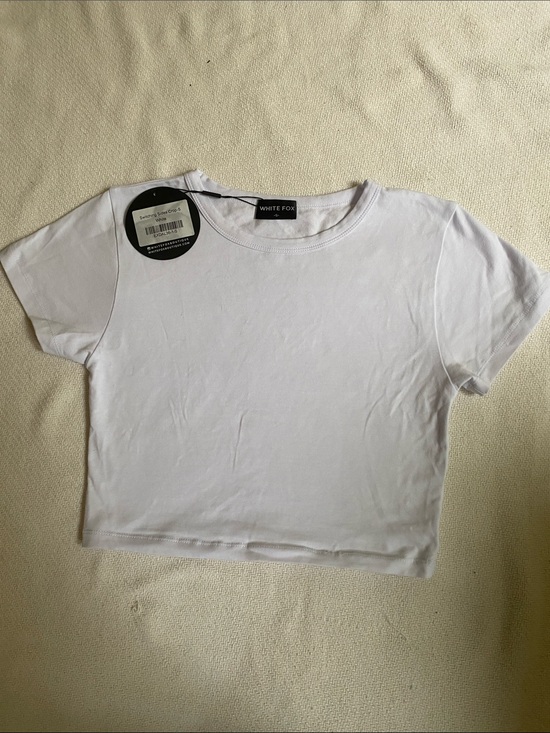 White Fox Boutique Tops - White Fox Boutique White Crewneck Cropped Tee